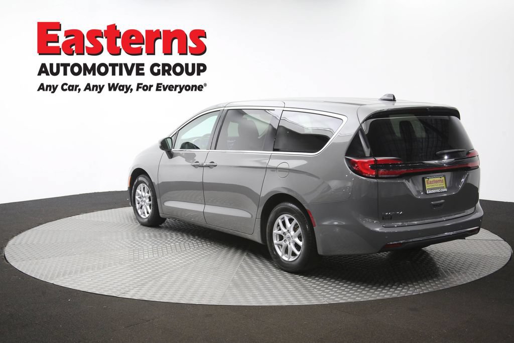 Used 2023 Chrysler Pacifica Touring-L FWD image 64