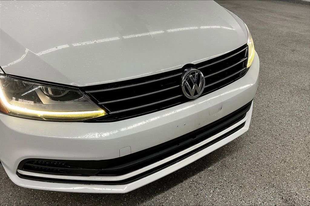 Used 2017 Volkswagen Jetta SE image 32