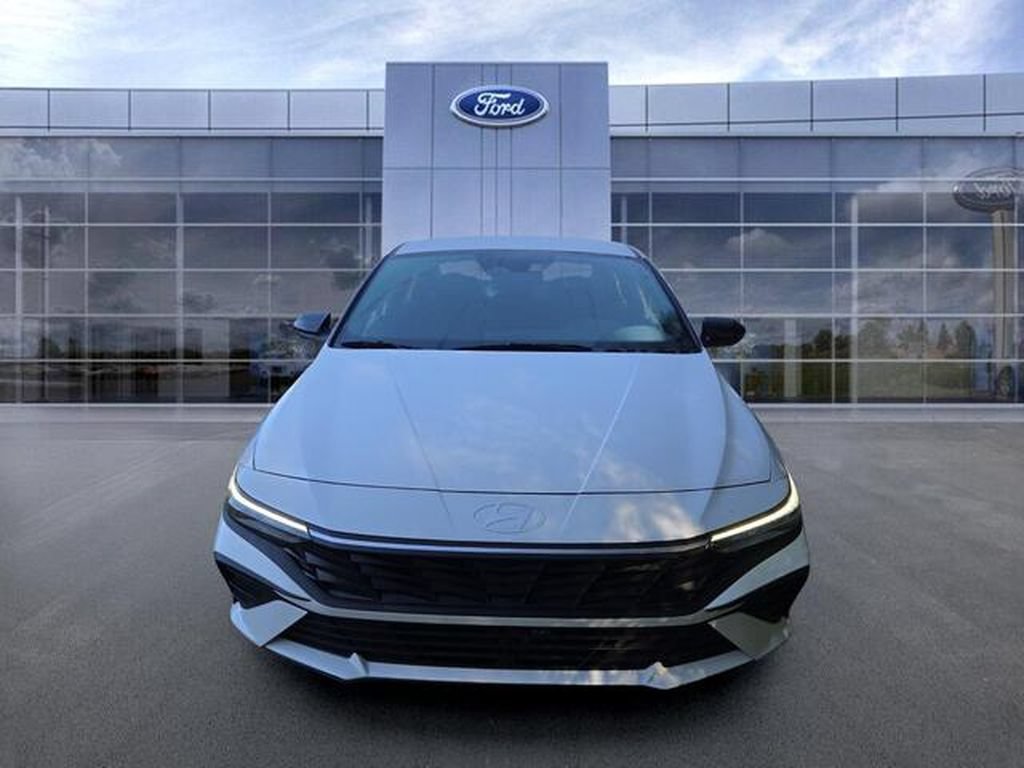 Used 2026 Hyundai Elantra Sport FWD image 3