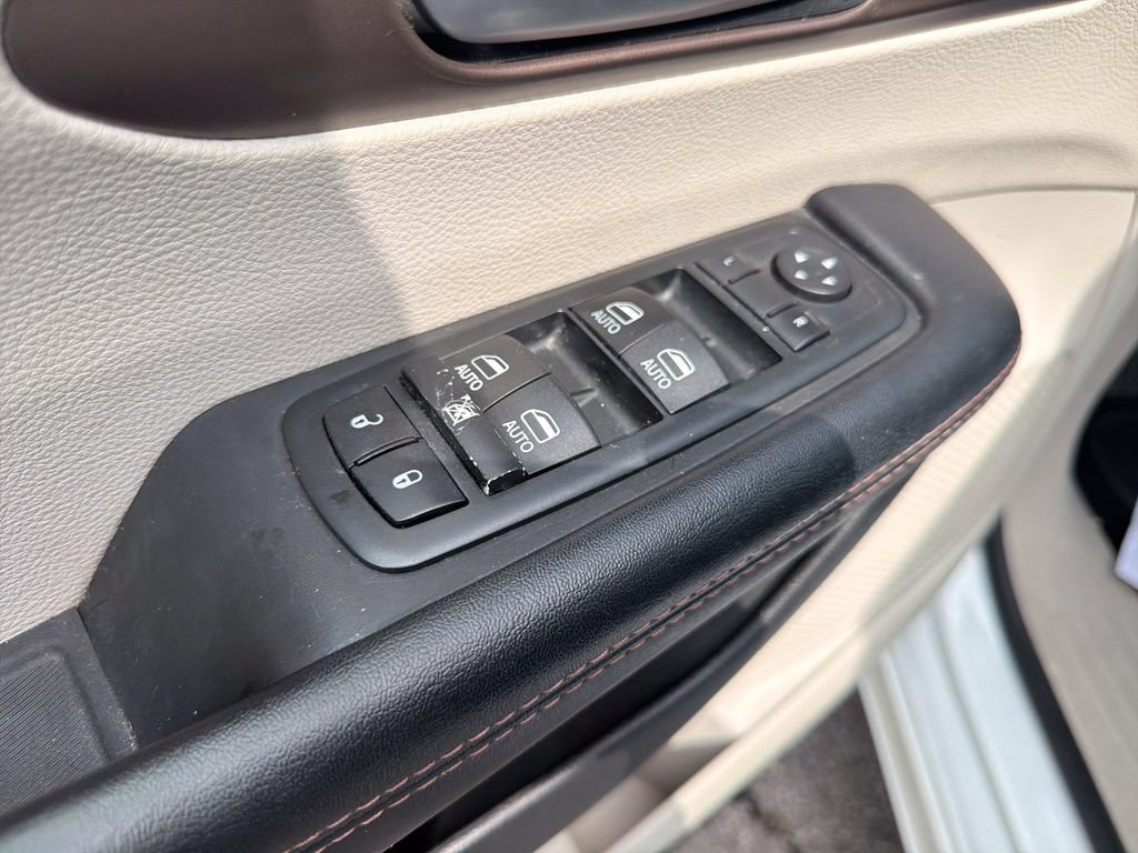 Used 2017 Chrysler Pacifica Touring-L Plus FWD image 13