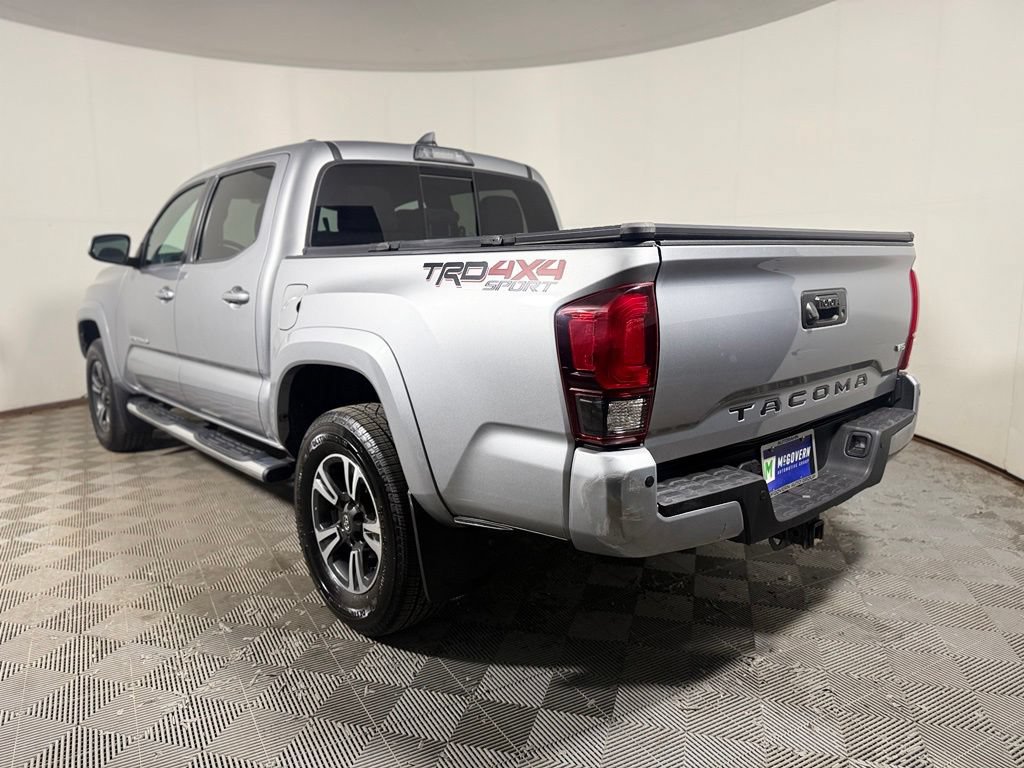 Used 2019 Toyota Tacoma TRD Sport w/ Technology Package AWD/4WD image 4