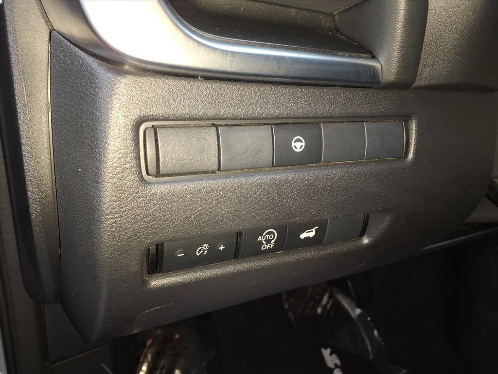 Used 2025 Nissan Rogue SV image 17