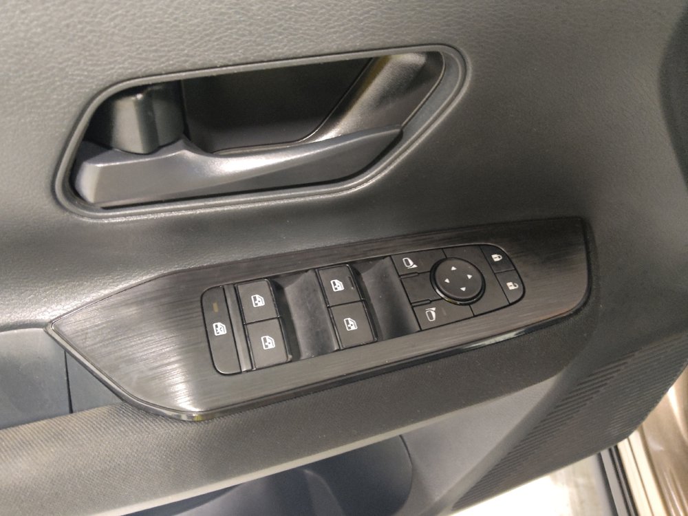 Used 2025 Nissan Kicks S FWD image 27