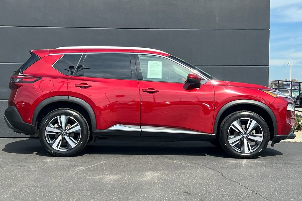 Used 2023 Nissan Rogue SL w/ SL Premium Package image 4