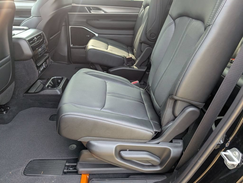 New 2026 Jeep Grand Wagoneer L Limited AWD/4WD image 25