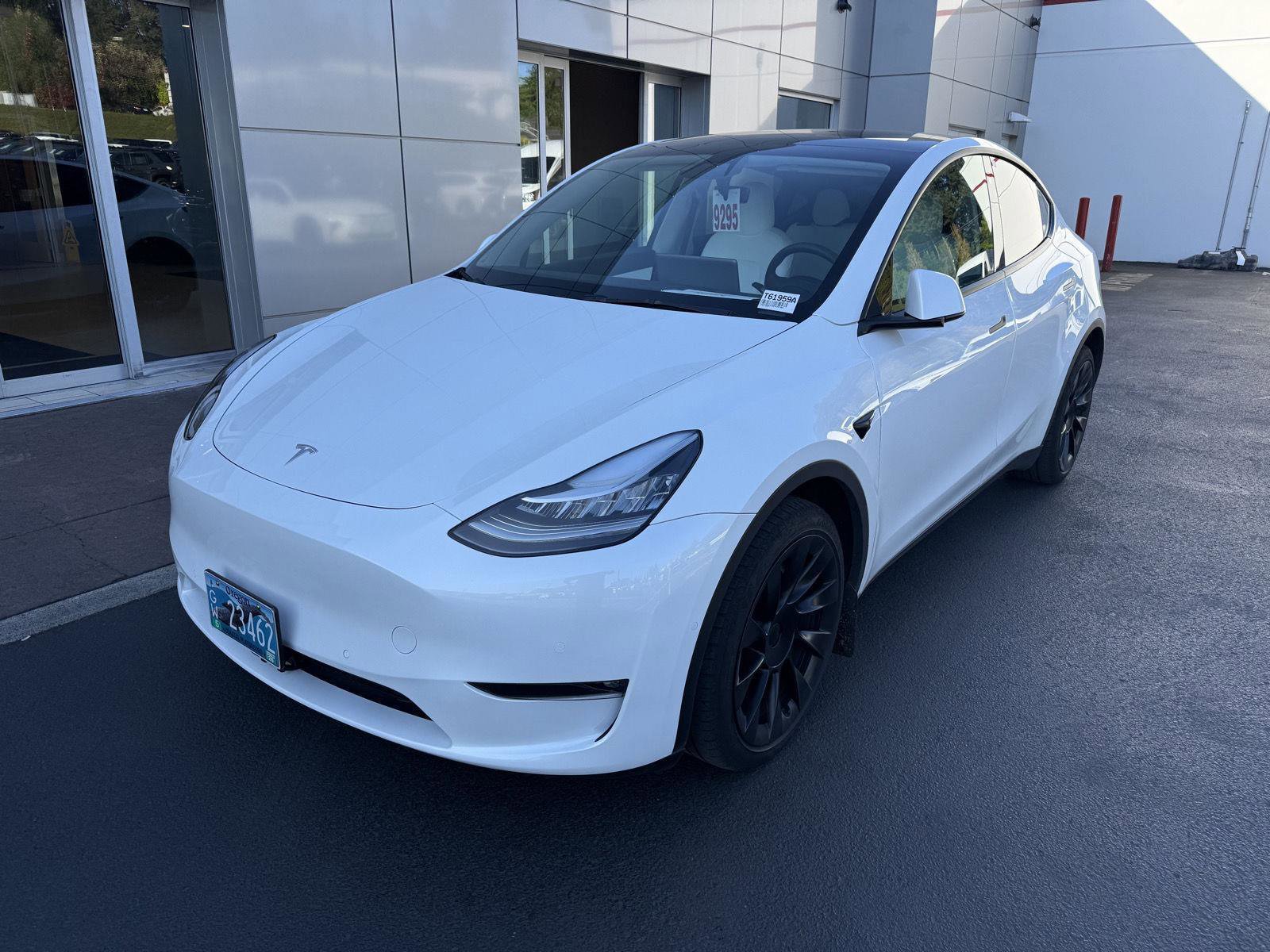 Used 2022 Tesla Model Y Long Range AWD/4WD image 2
