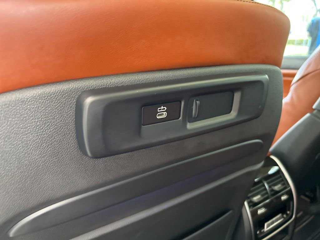Used 2022 BMW X7 M50i image 45