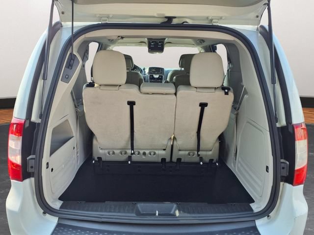 Used 2016 Chrysler Town & Country Touring w/ Driver Convenience Group FWD image 22