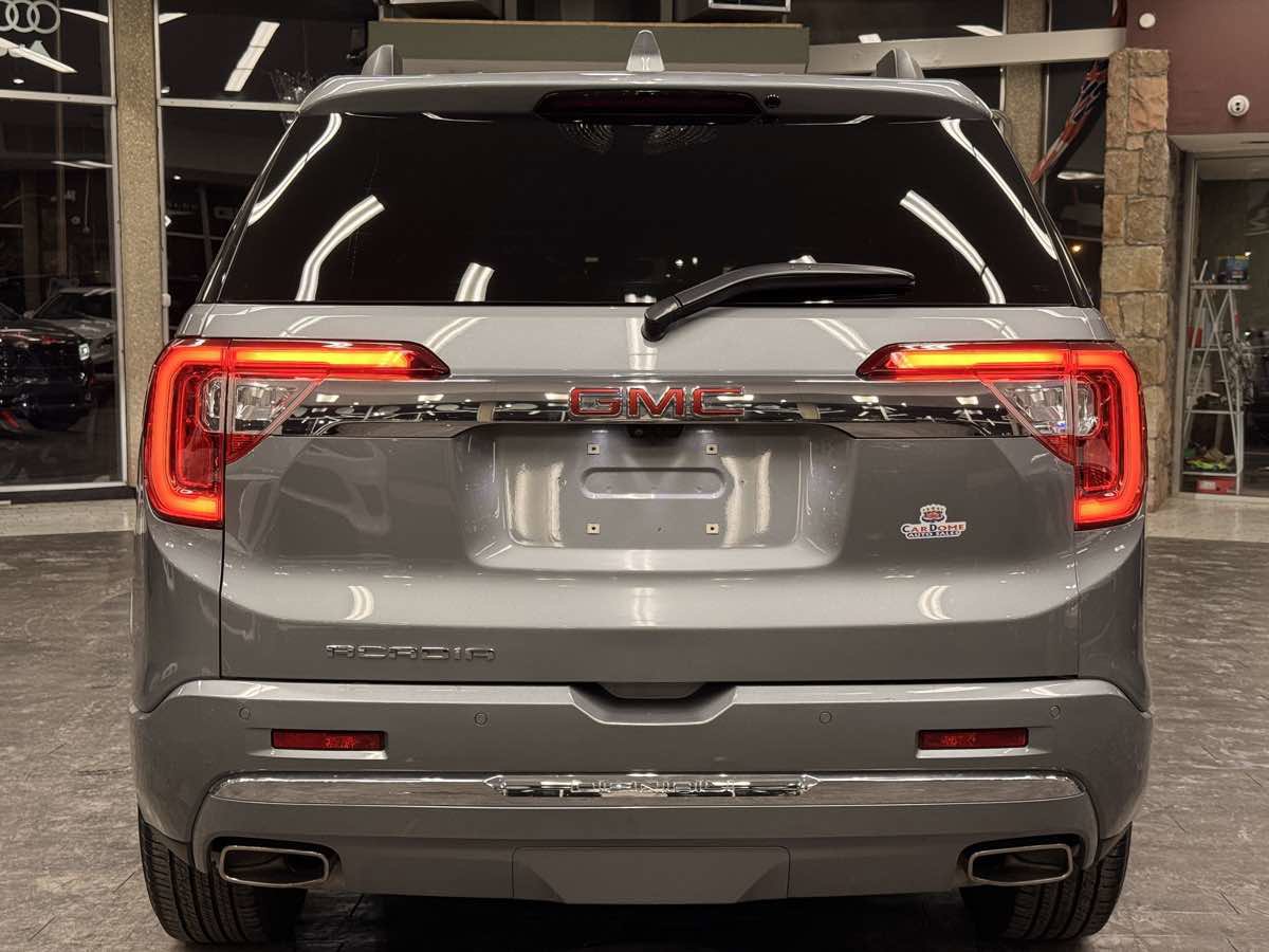 Used 2023 GMC Acadia Denali w/ Denali Technology Package FWD image 14
