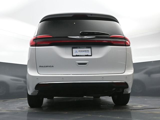 Used 2025 Chrysler Pacifica Select image 47
