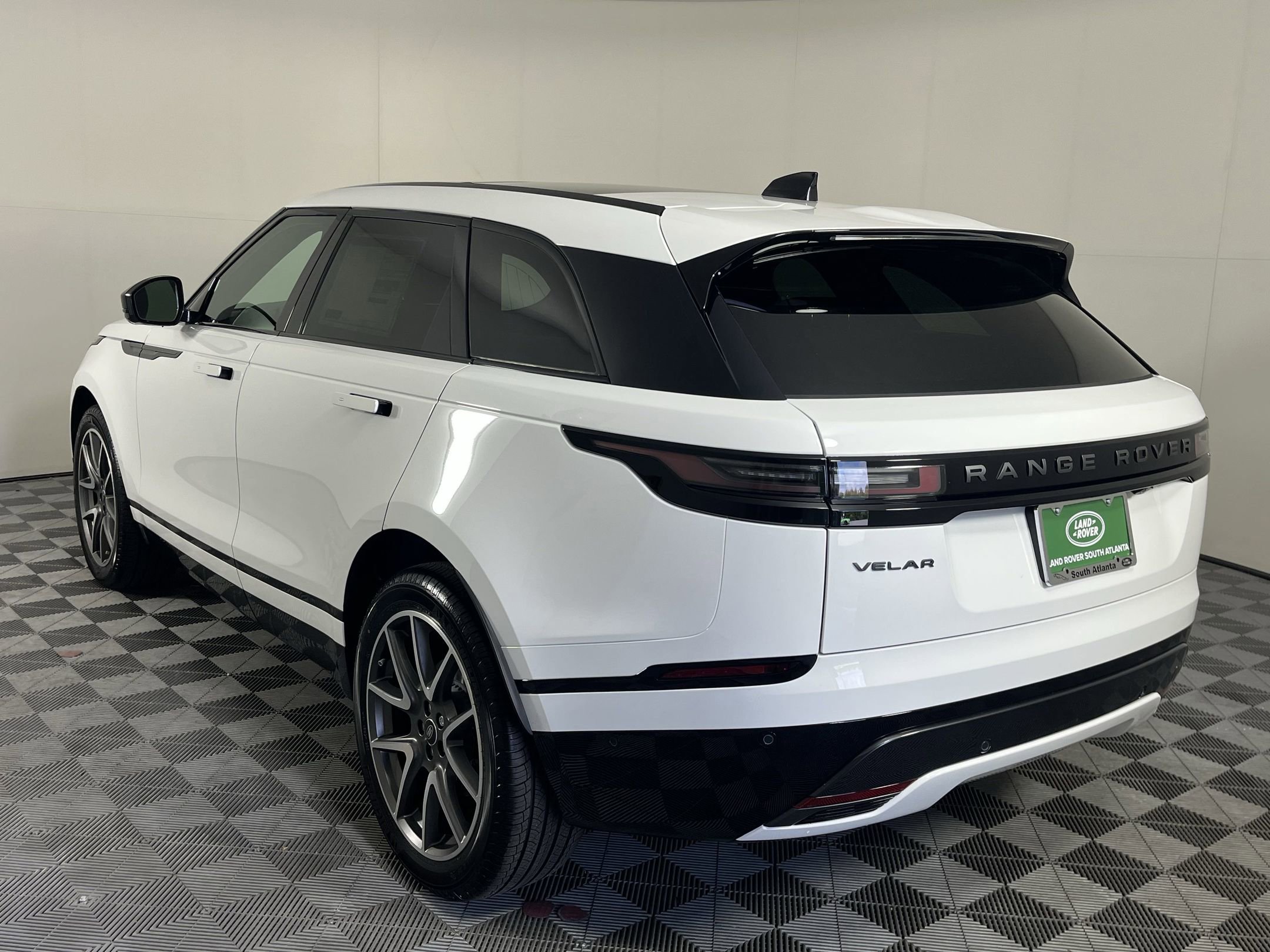 New 2026 Land Rover Range Rover Velar Dynamic SE image 3