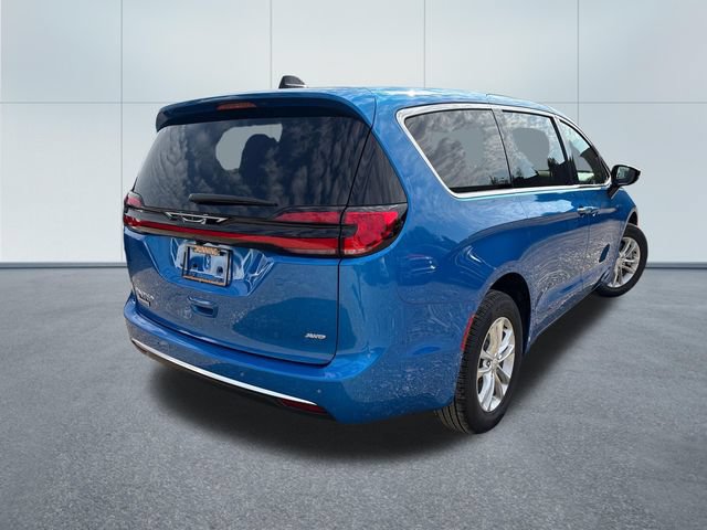 New 2027 Chrysler Pacifica Select AWD/4WD image 4