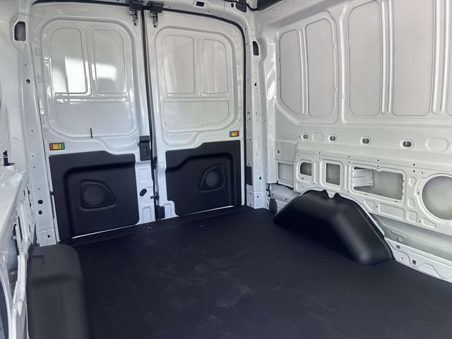 New 2026 Ford Transit 150 148 Medium Roof RWD image 32