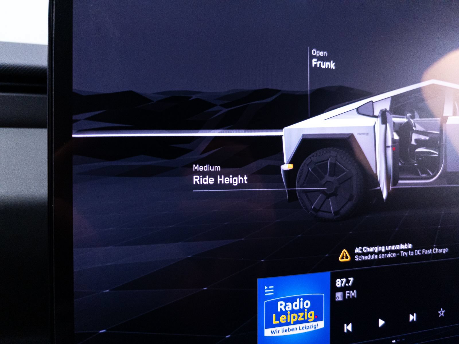 Used 2024 Tesla Cybertruck AWD Crew Cab image 23