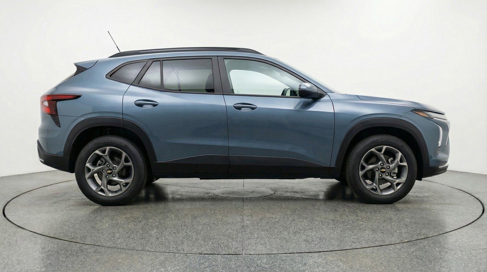 Used 2025 Chevrolet Trax LT w/ LT Convenience Package image 11