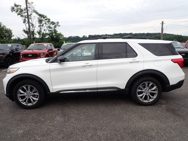 Used 2023 Ford Explorer XLT w/ Equipment Group 202A AWD/4WD image 2
