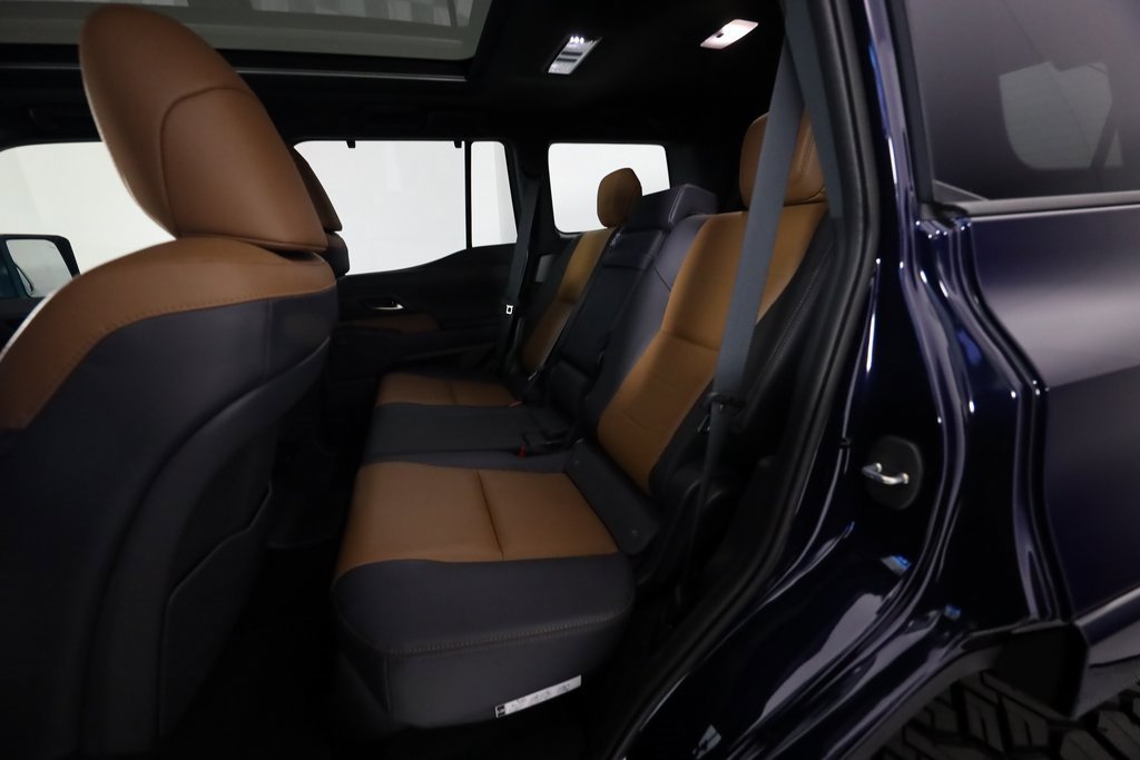 Used 2025 Lexus GX 550 w/ Accessory Package (2T) image 16