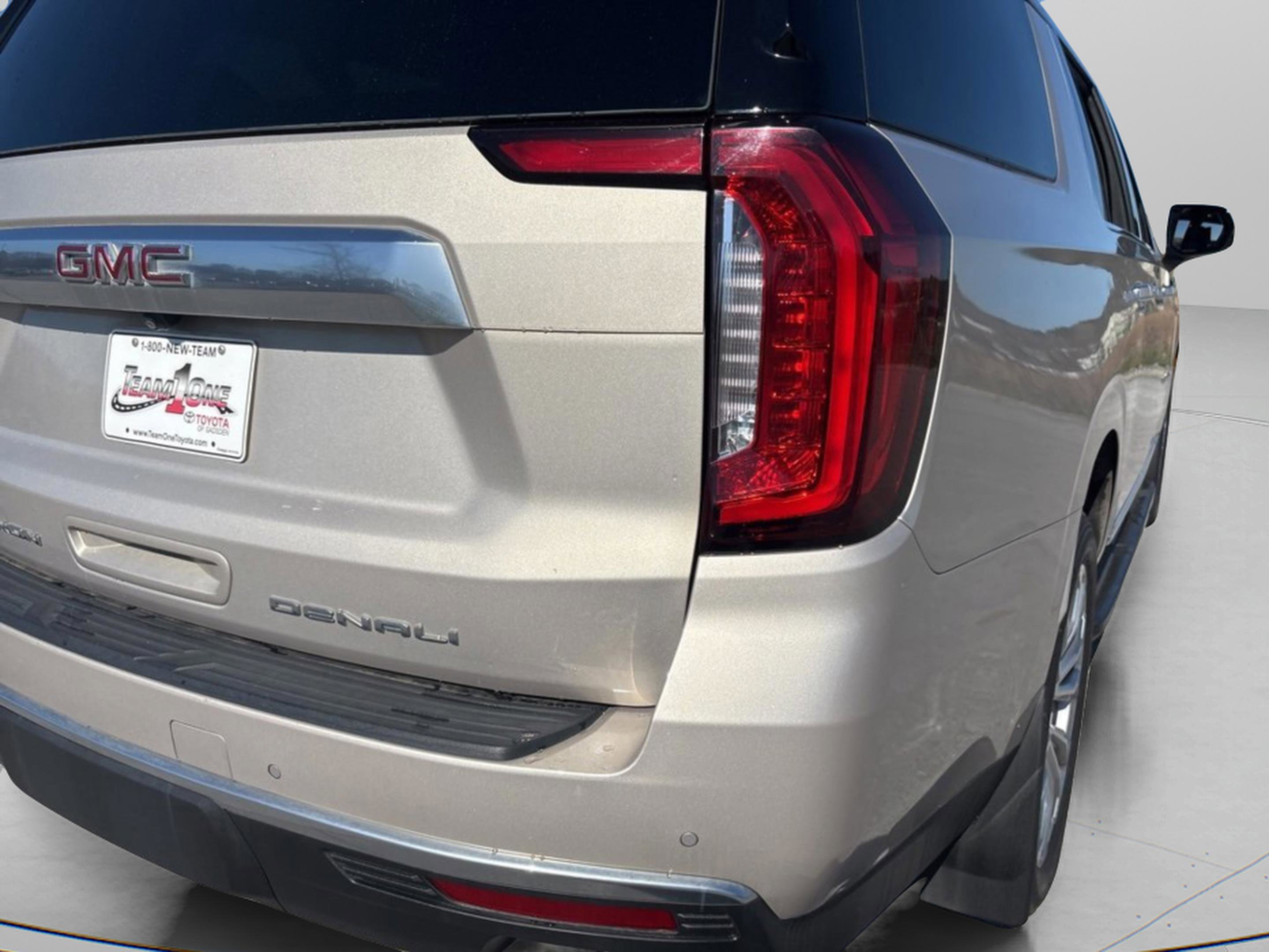 Used 2023 GMC Yukon XL Denali image 11