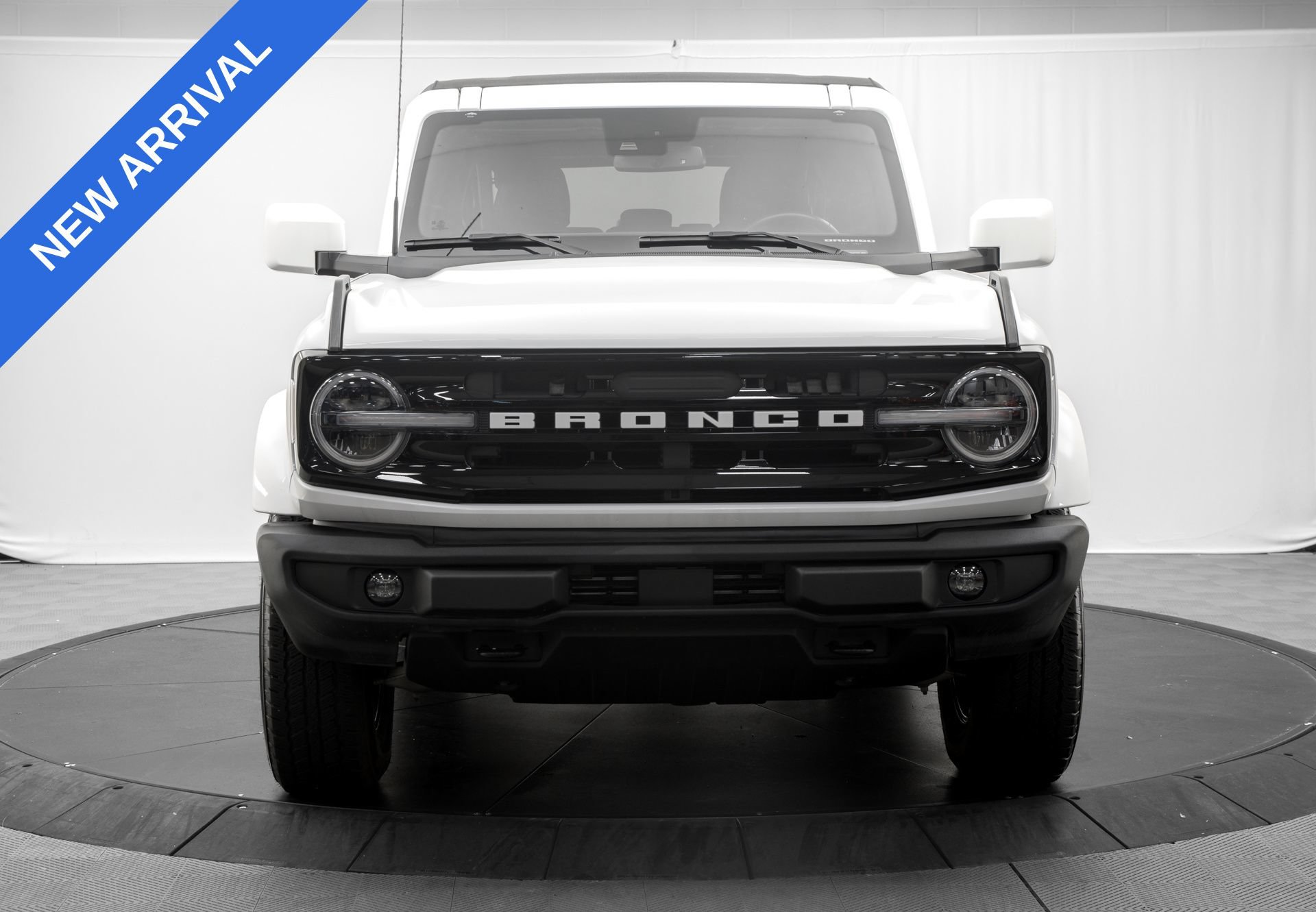 Used 2024 Ford Bronco Outer Banks AWD/4WD image 2