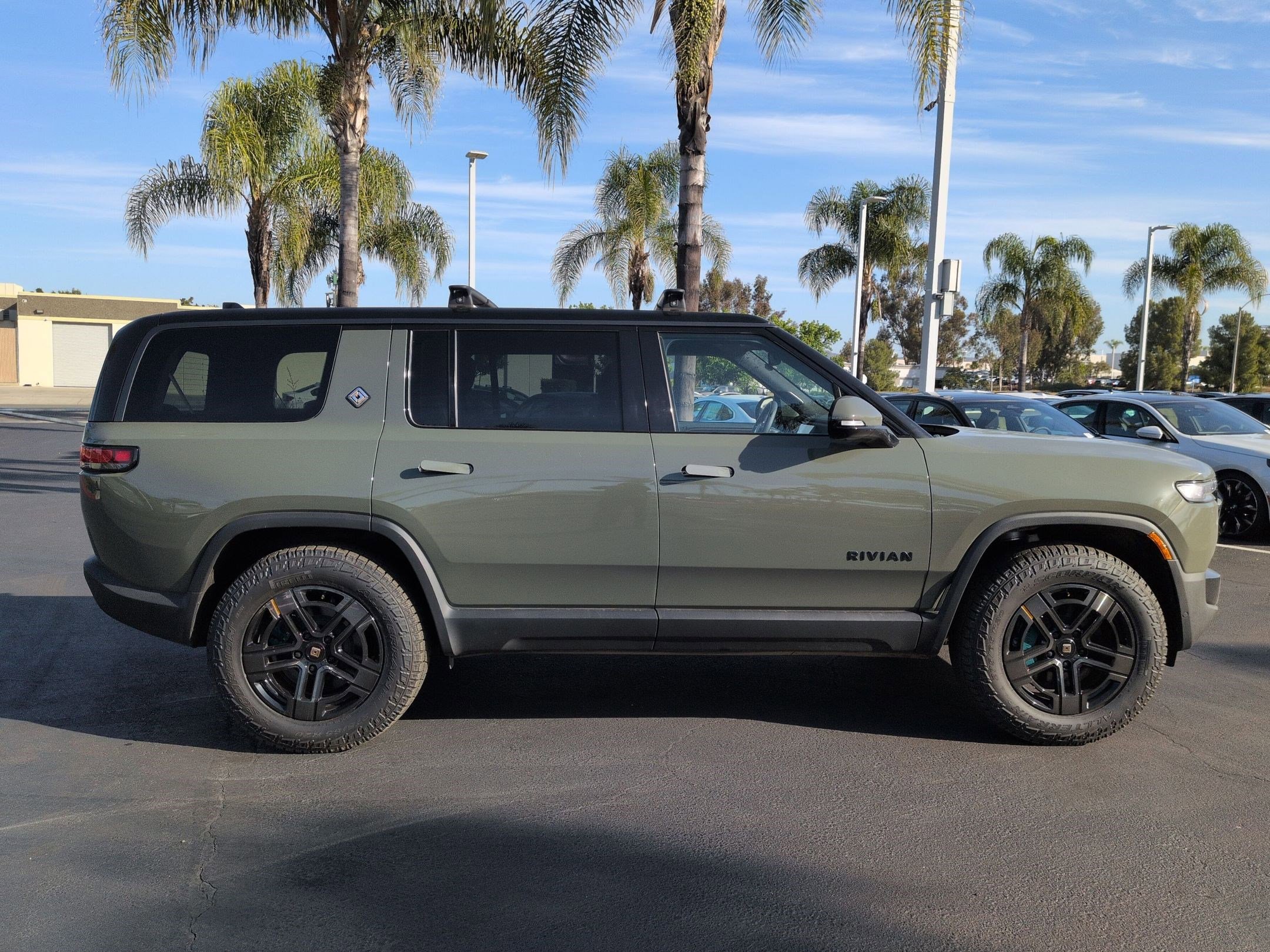 Used 2026 Rivian R1S Premium AWD/4WD image 11