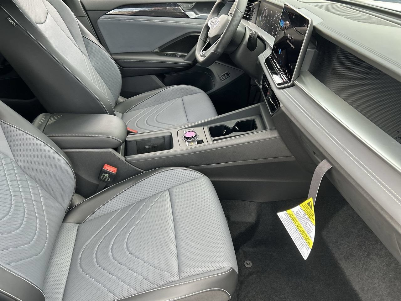 New 2026 Volkswagen Tiguan SE R-Line FWD image 8