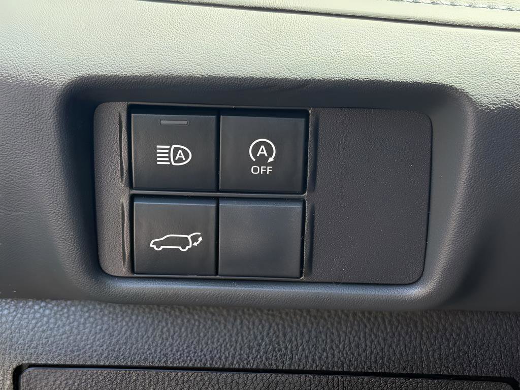 Used 2023 Toyota Highlander LE image 25