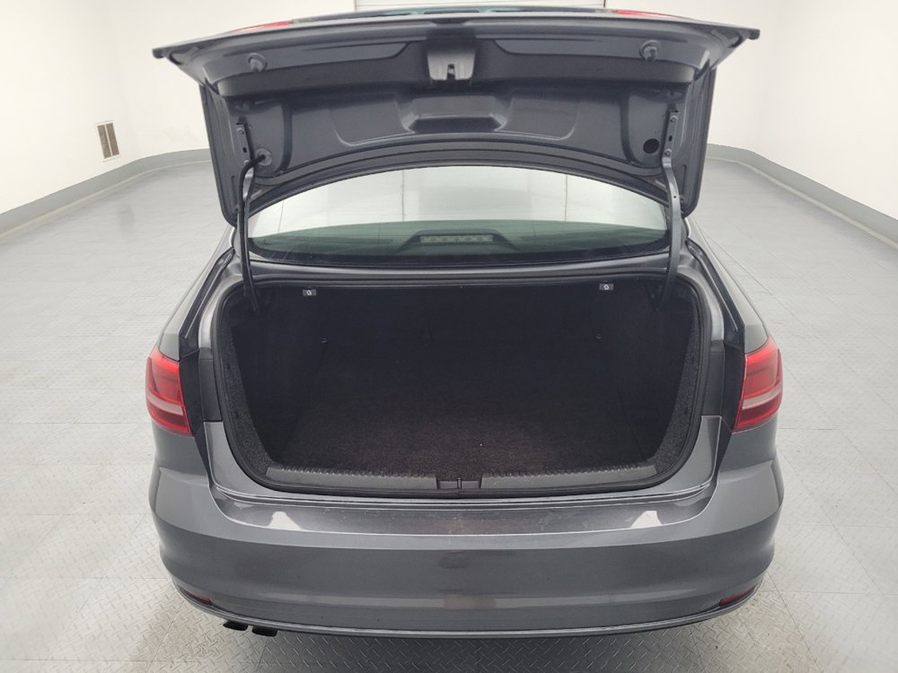 Used 2015 Volkswagen Jetta SE FWD image 29