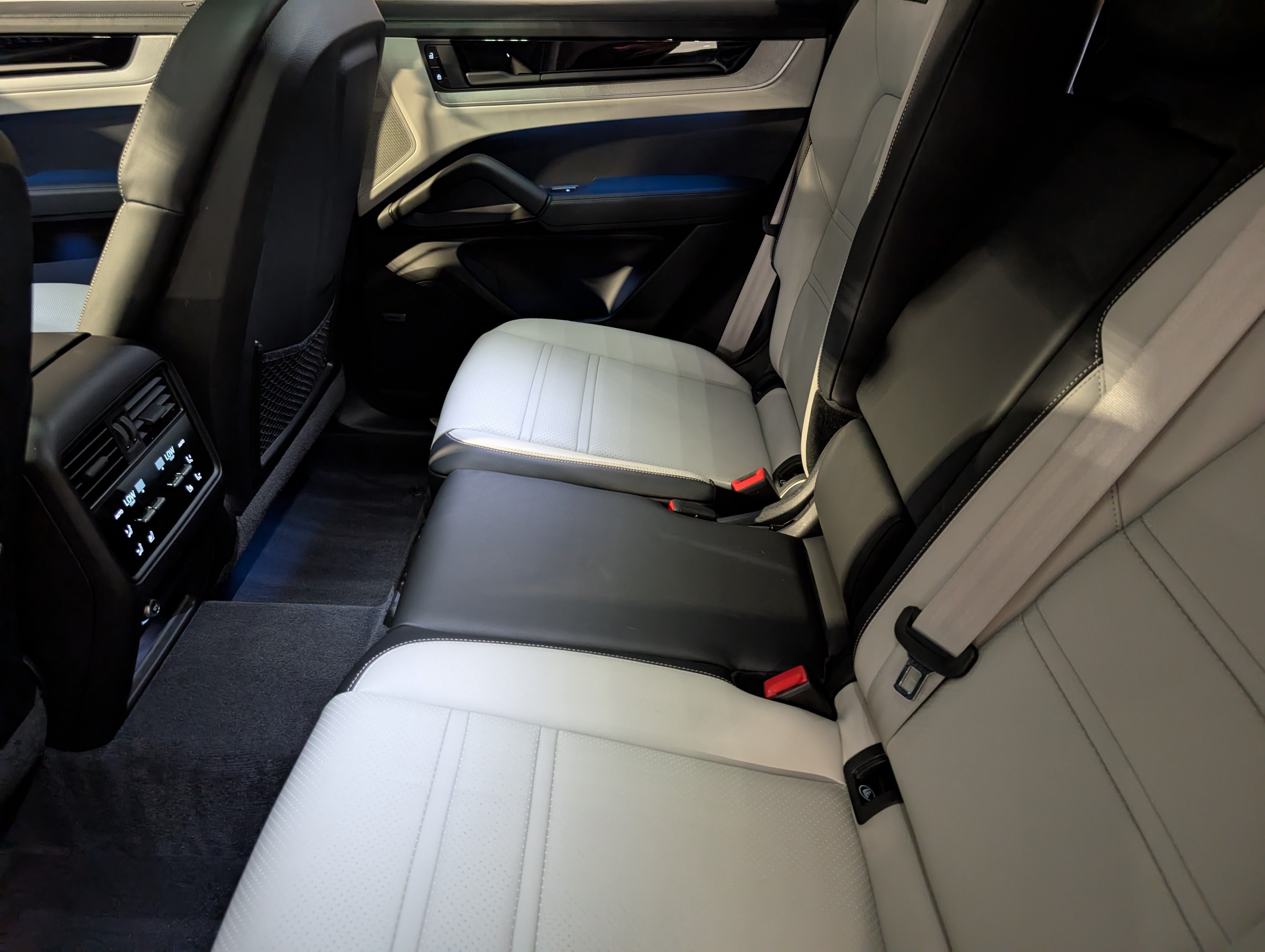 Certified 2025 Porsche Cayenne S AWD/4WD image 23
