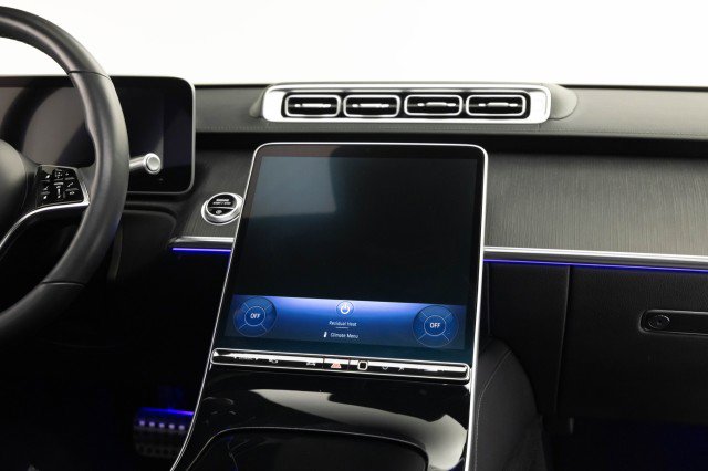 Used 2022 Mercedes-Benz S 500 4MATIC w/ AMG Line Package image 16