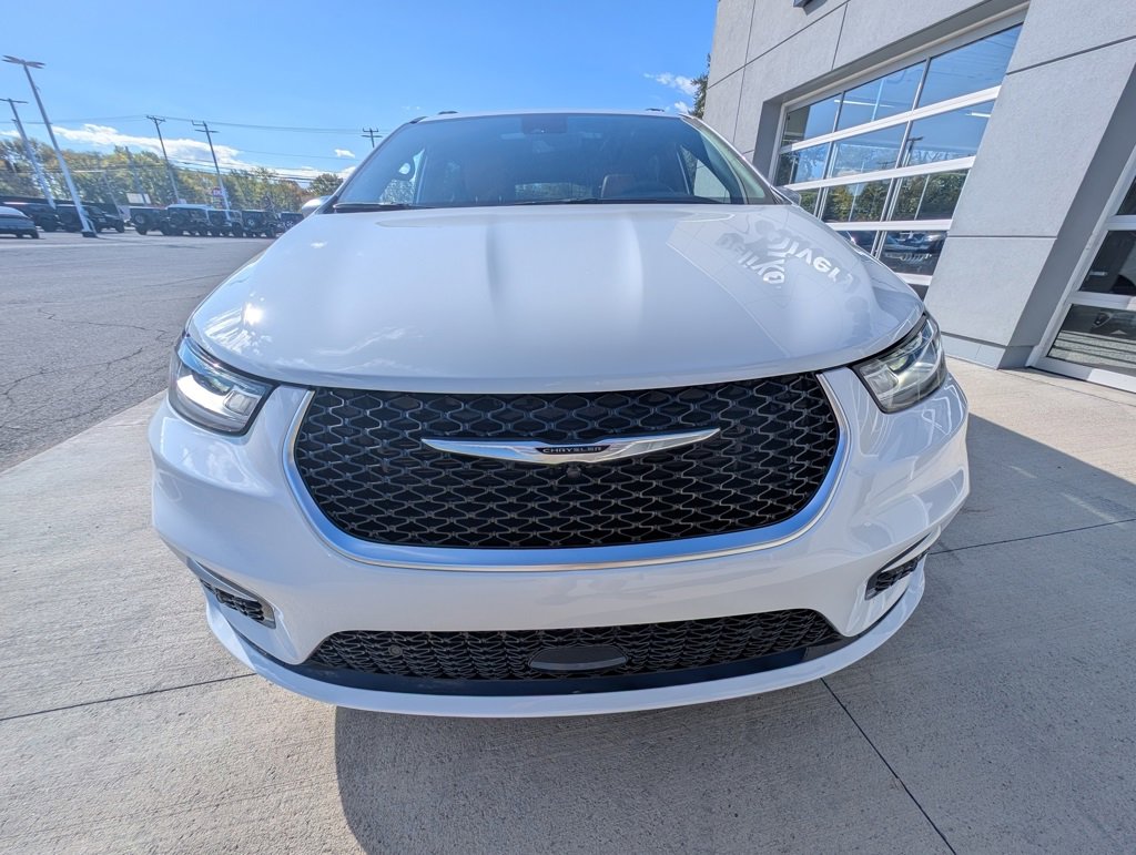 New 2026 Chrysler Pacifica Pinnacle image 9