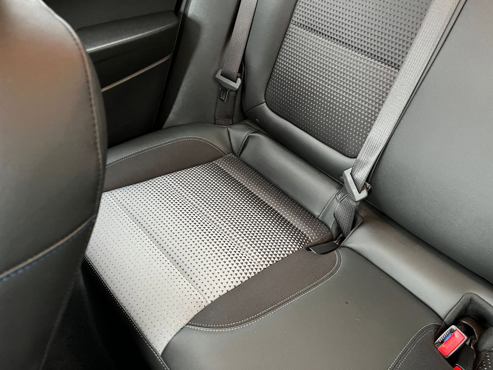 Used 2025 Chevrolet Trax LT FWD image 39