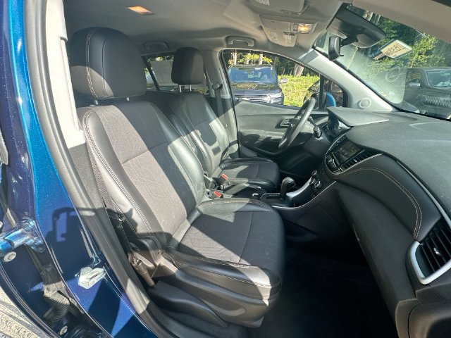 Used 2020 Chevrolet Trax LT w/ LT Convenience Package FWD image 38