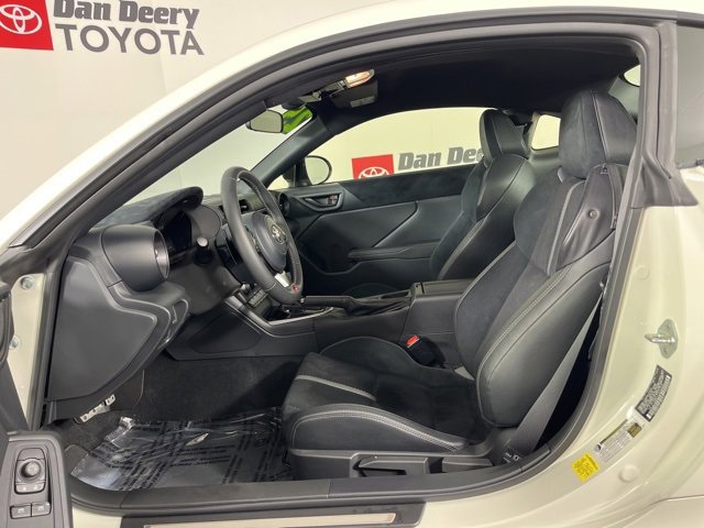 Used 2025 Toyota GR86 Premium image 2