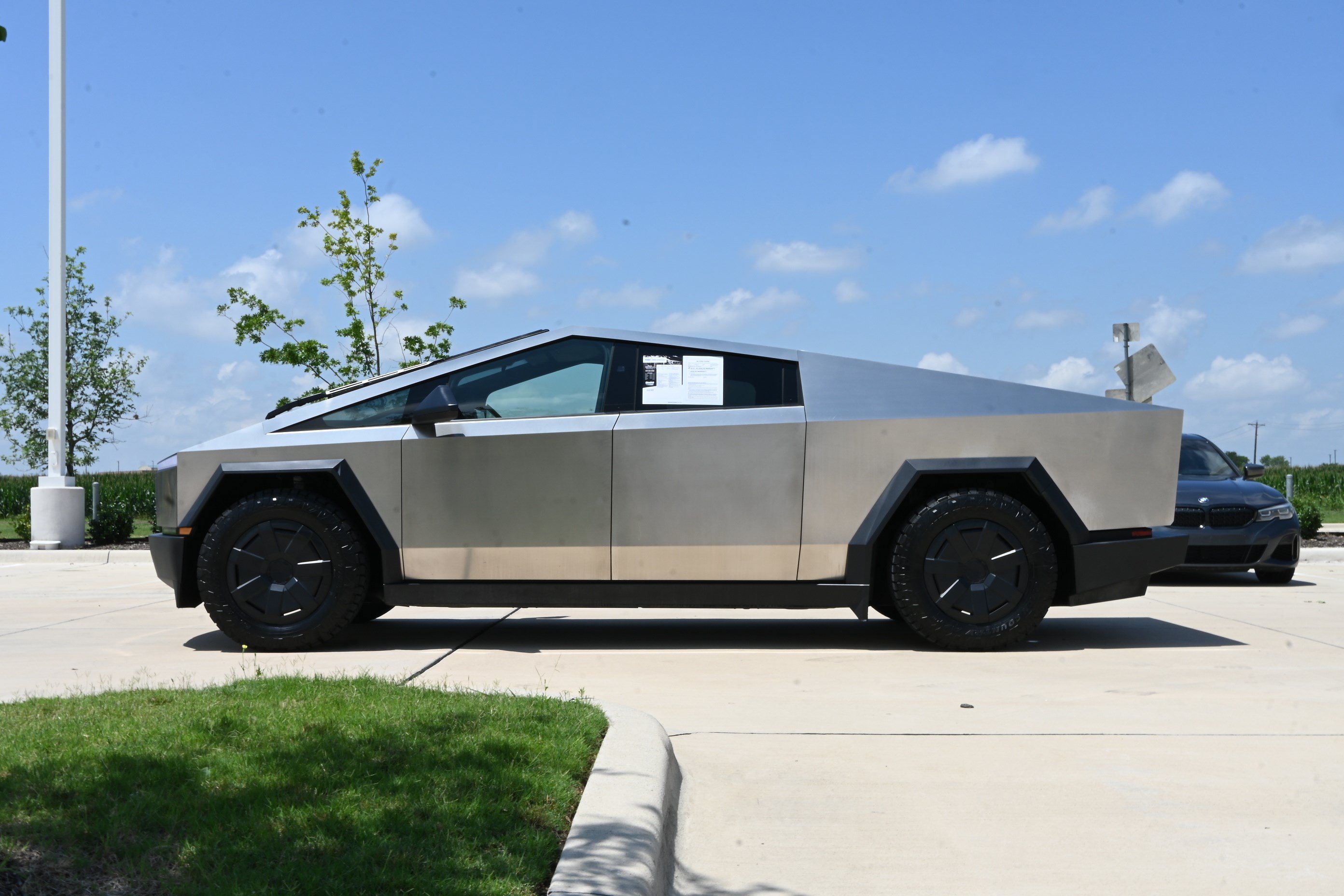 Used 2025 Tesla Cybertruck AWD Crew Cab image 6