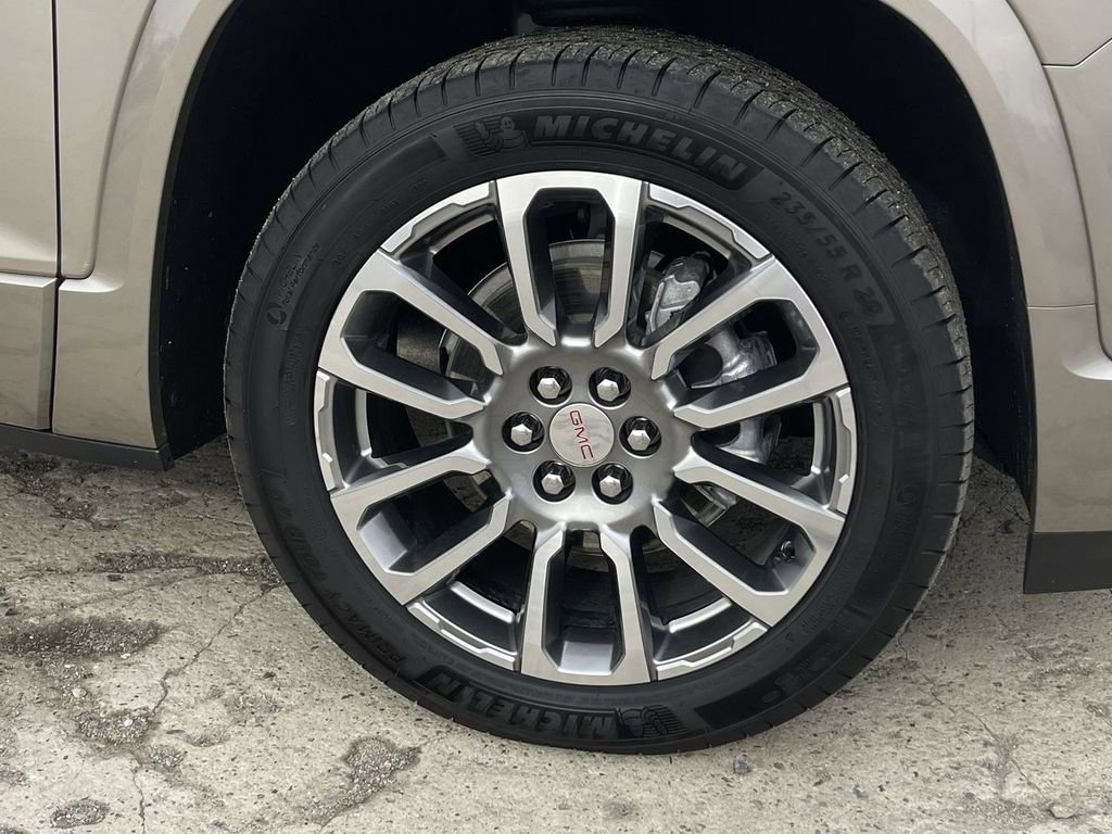 Used 2022 GMC Acadia Denali w/ Denali Ultimate Package FWD image 33