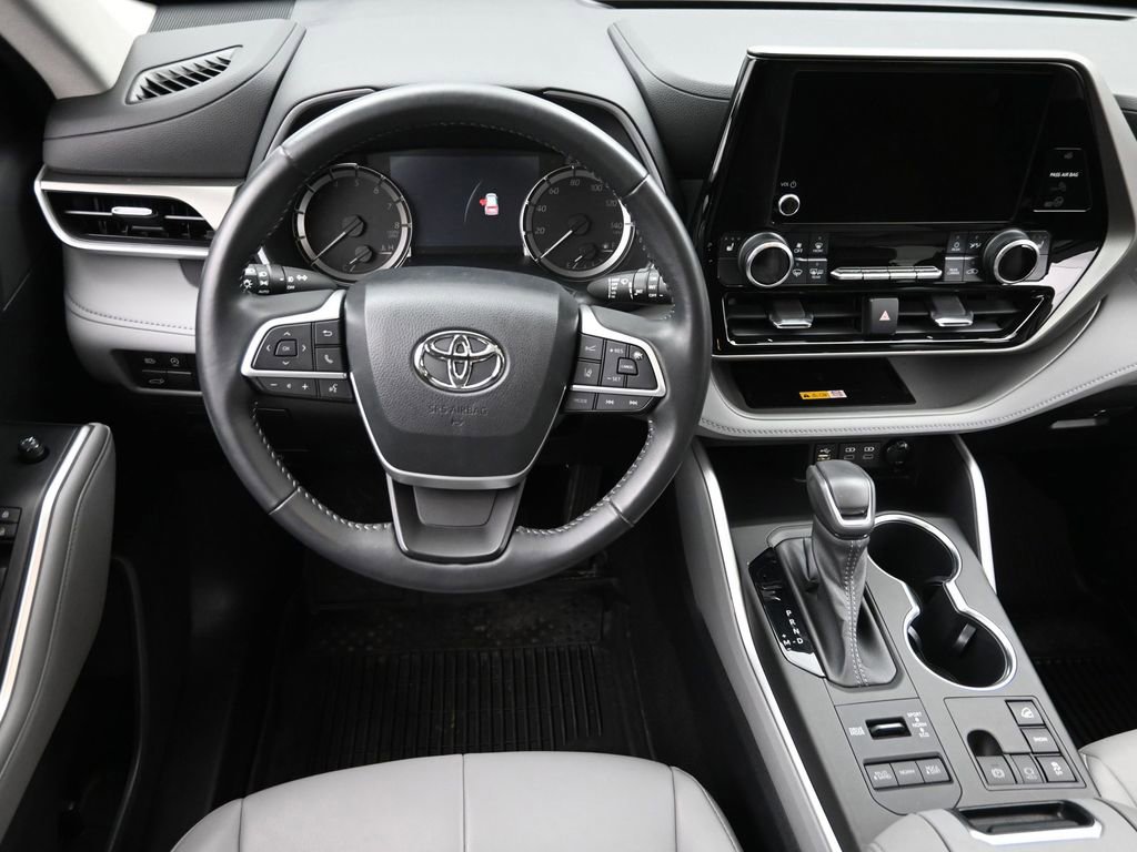 Used 2023 Toyota Highlander L image 14