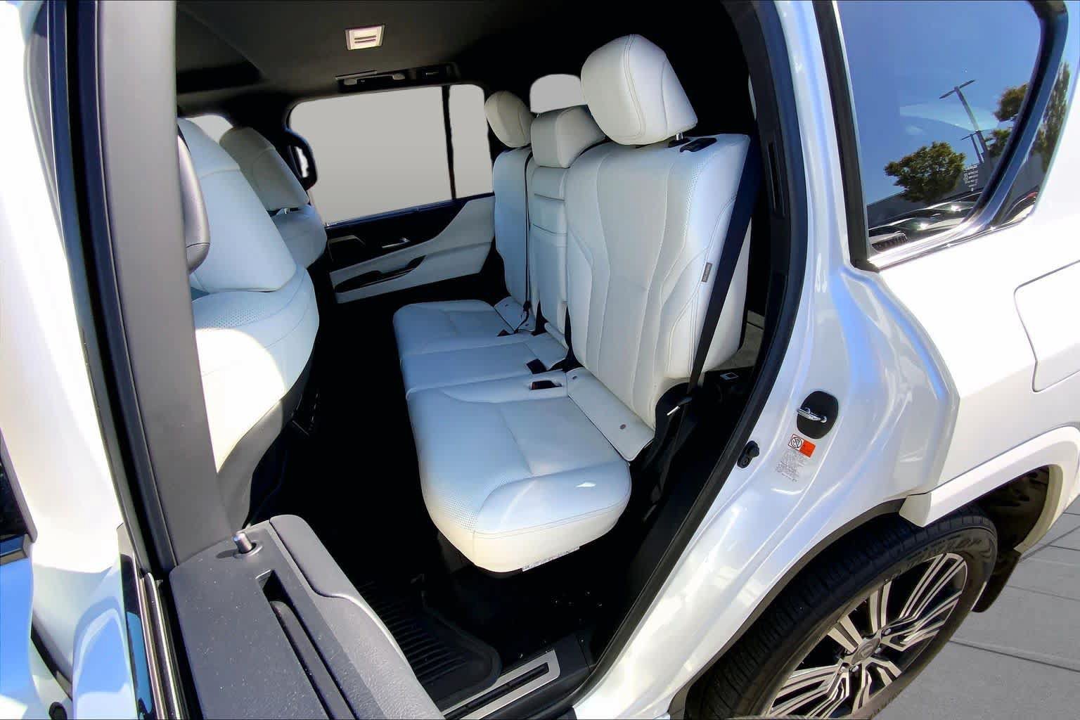 Used 2024 Lexus LX 600 4WD w/ Appearance Package image 21