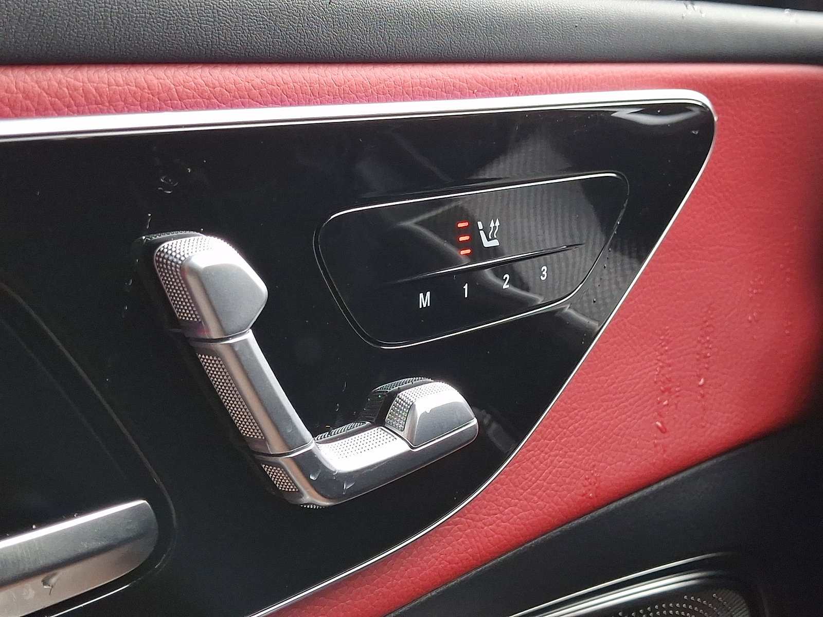 Used 2024 Mercedes-Benz GLC 300 4MATIC image 24