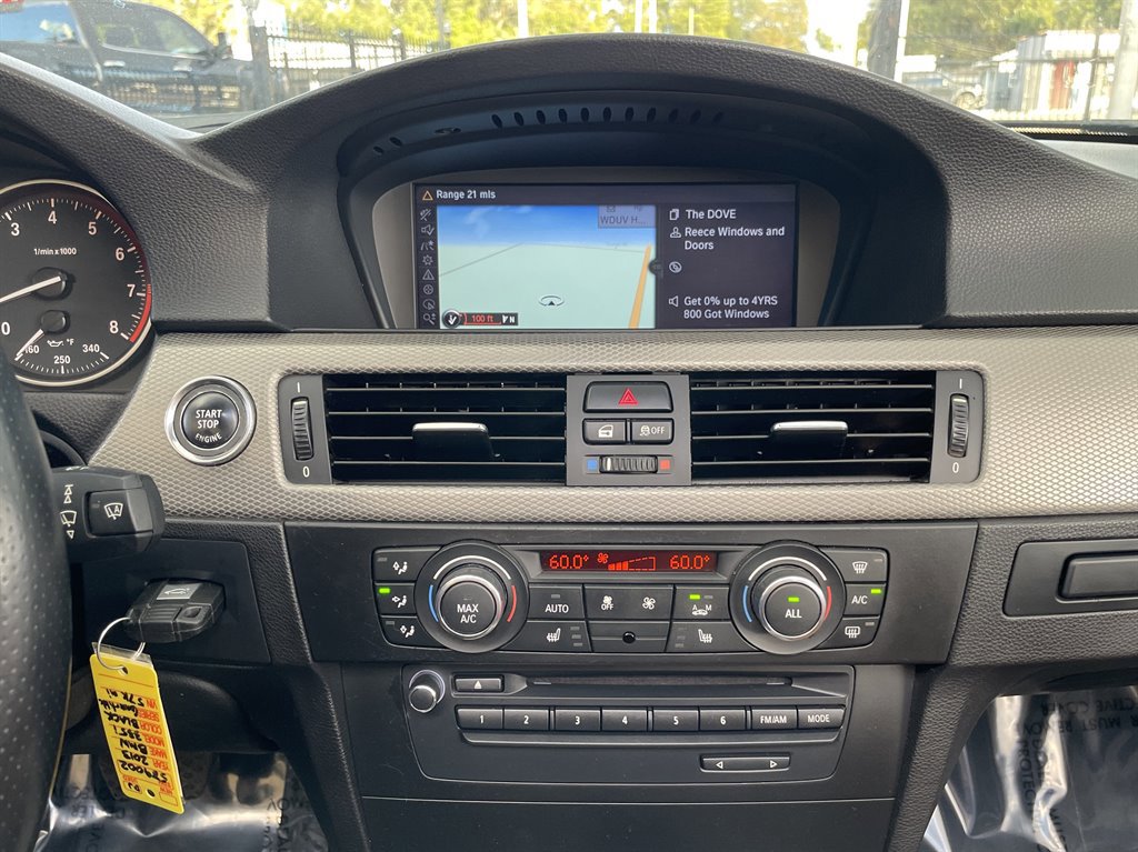 Used 2013 BMW 335i Convertible image 28