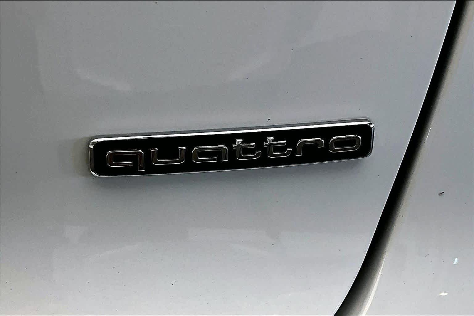 Used 2024 Audi Q4 e-tron Prestige AWD/4WD image 9