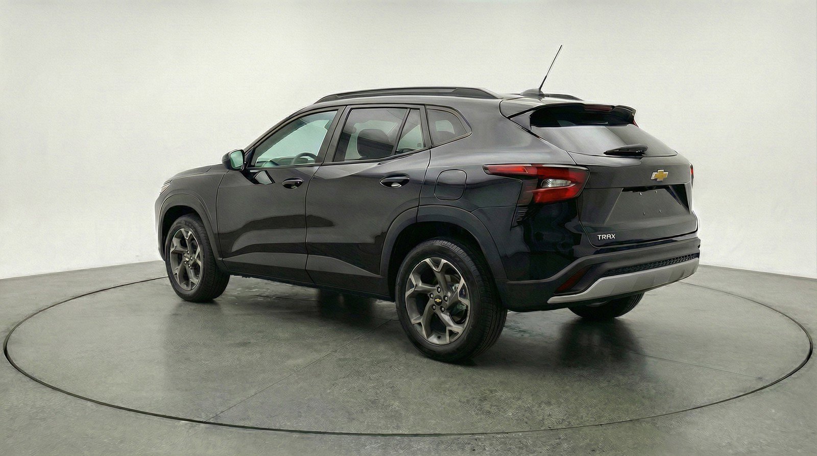 Used 2025 Chevrolet Trax LT w/ LT Convenience Package image 6