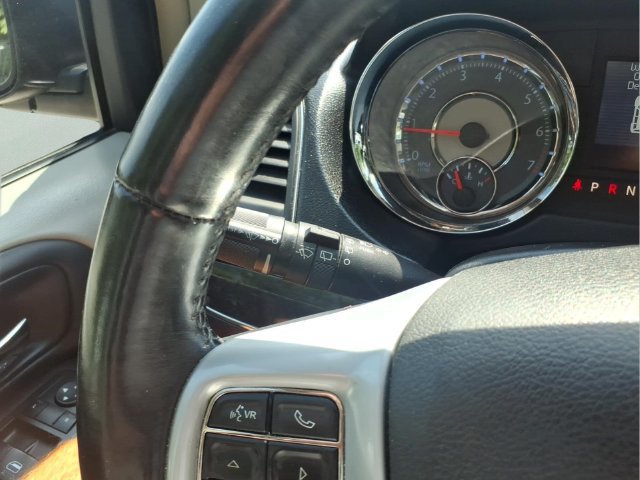 Used 2013 Chrysler Town & Country Touring-L w/ Driver Convenience Group FWD image 29