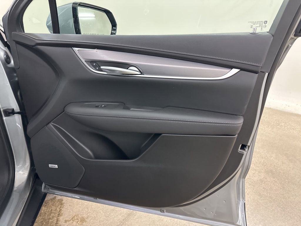 New 2025 Cadillac XT5 Luxury image 17
