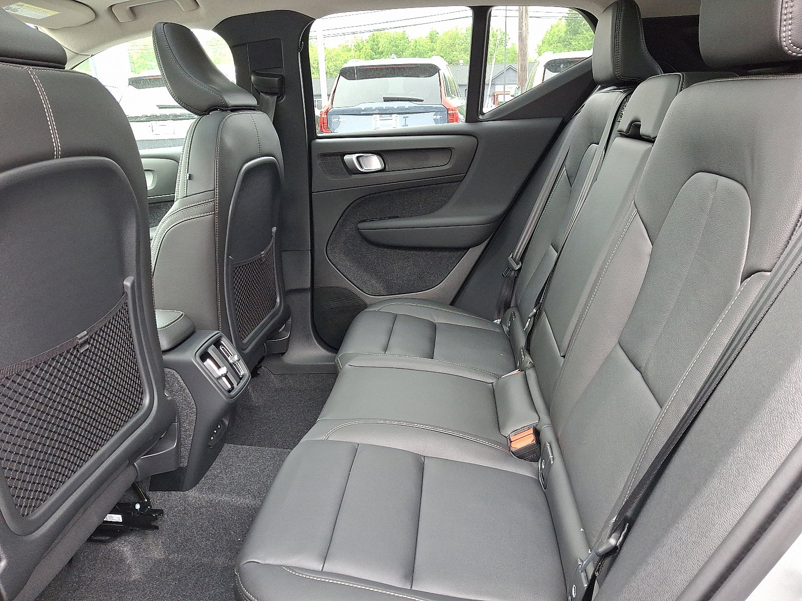 New 2025 Volvo XC40 B5 Ultra w/ Protection Package Premier image 5