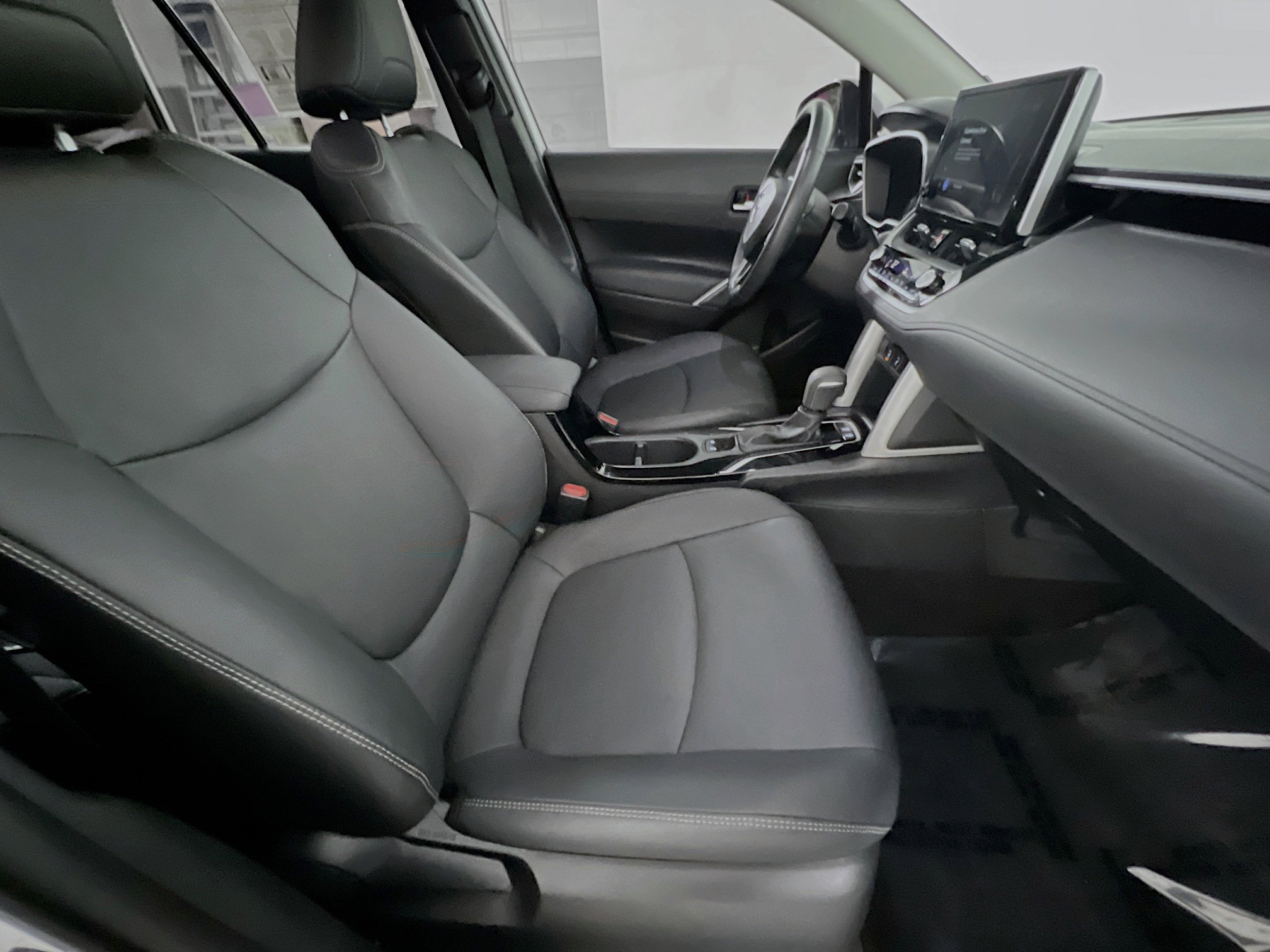Used 2023 Toyota Corolla Cross XLE FWD image 31