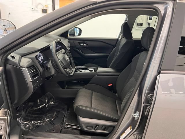 Used 2025 Nissan Rogue SV AWD/4WD image 19