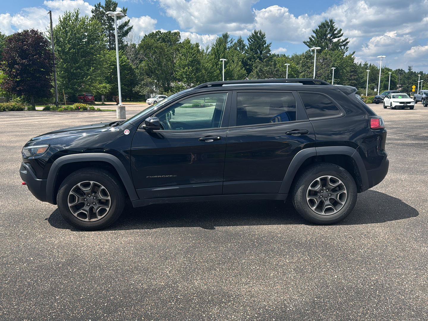 Used 2022 Jeep Cherokee Trailhawk AWD/4WD image 4