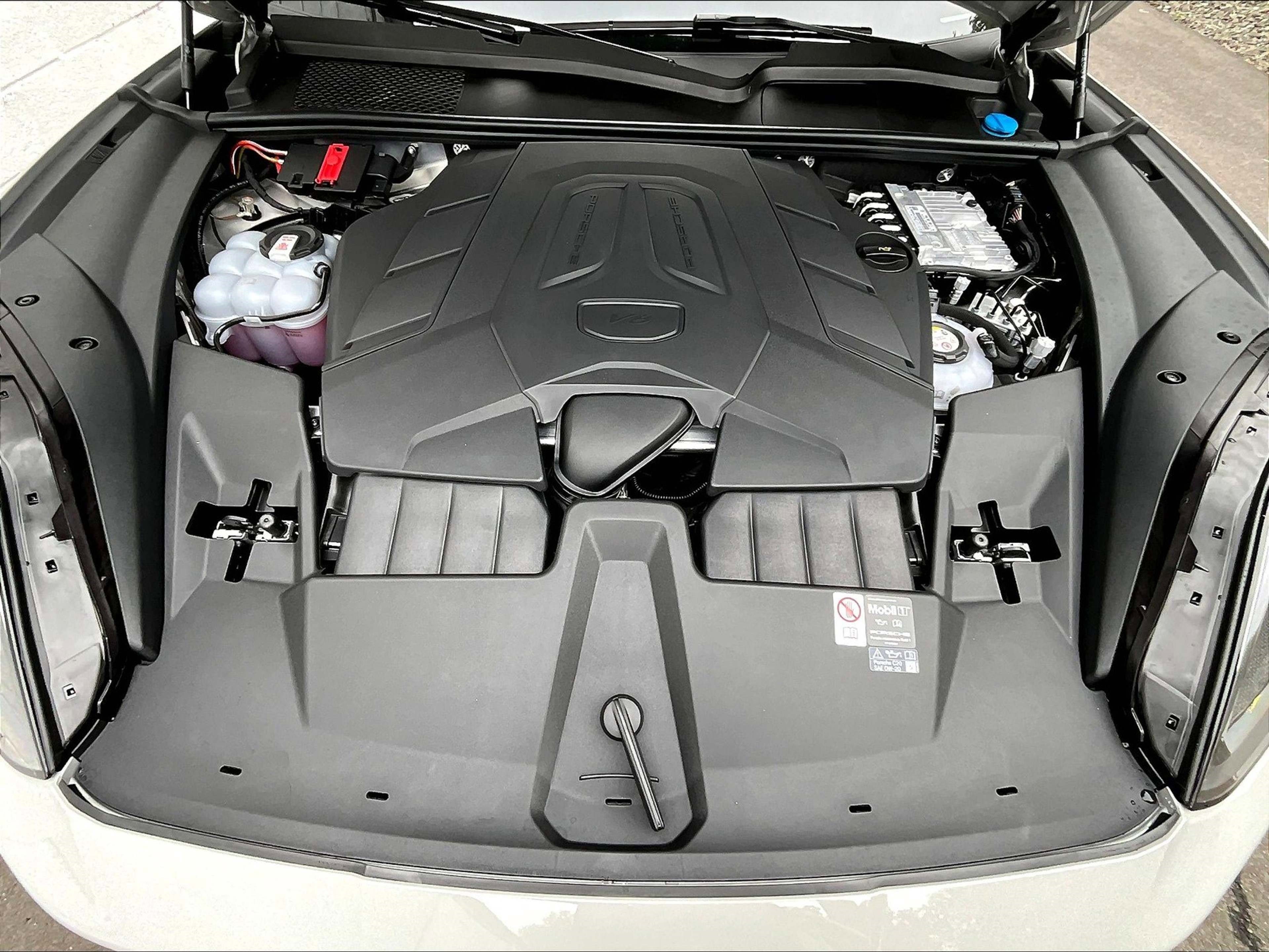 New 2026 Porsche Cayenne S image 12