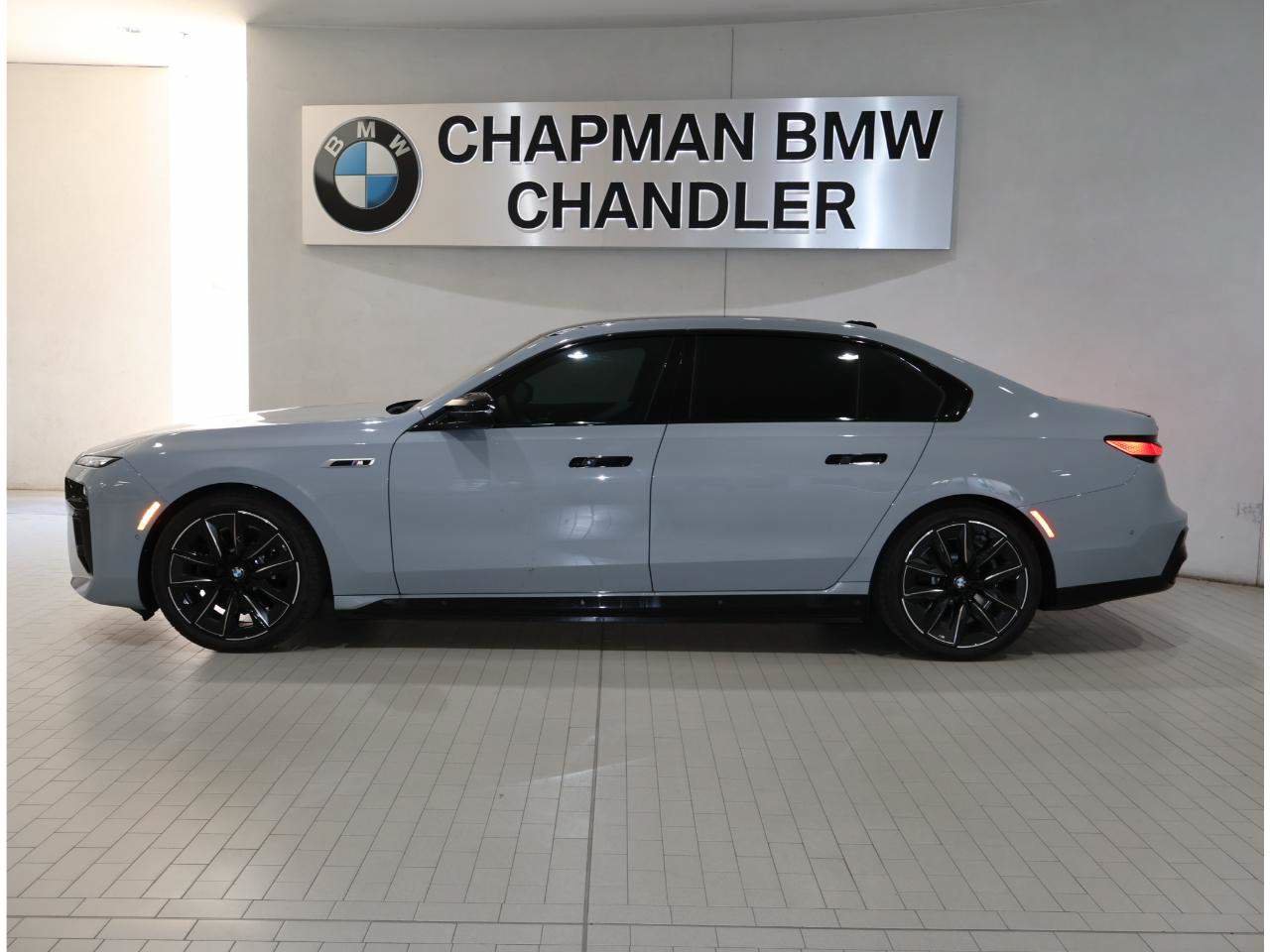New 2026 BMW i7 M70 w/ Executive Package AWD/4WD image 3