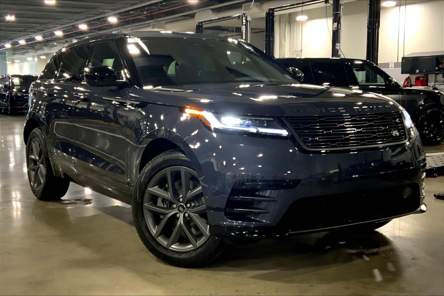 New 2026 Land Rover Range Rover Velar Dynamic SE image 2